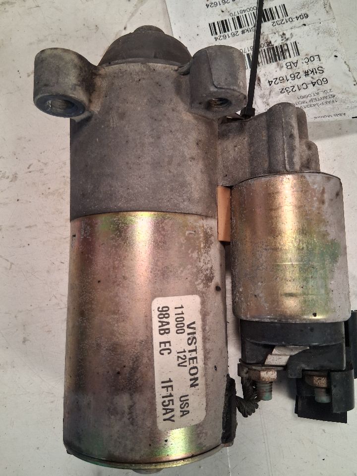 Starter Motor from a 2001 Ford Focus, photo 1
