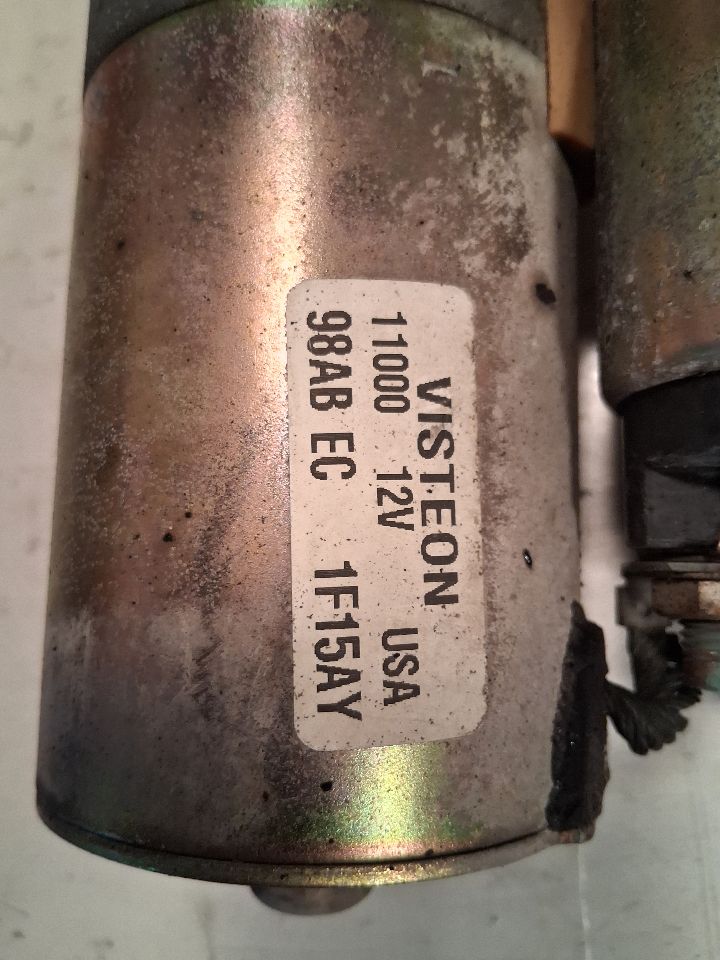Starter Motor from a 2001 Ford Focus, photo 2
