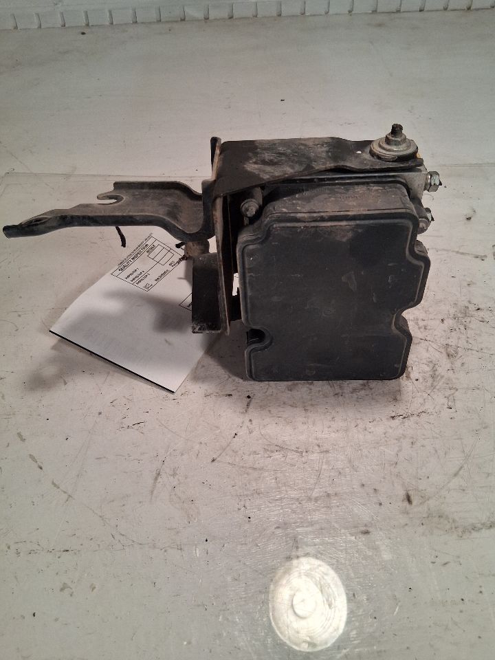 ABS Pump Module from a 2012 Nissan Versa, photo 2