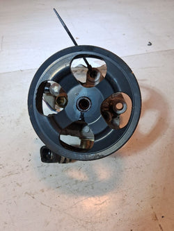 Power Steering Pump from a 2004 Toyota Matrix, photo 1