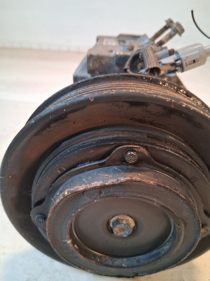 AC Compressor from a 2004 Toyota Matrix, photo 2