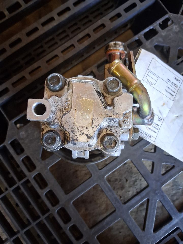 Power Steering Pump from a 2004 Nissan Xterra, photo 2