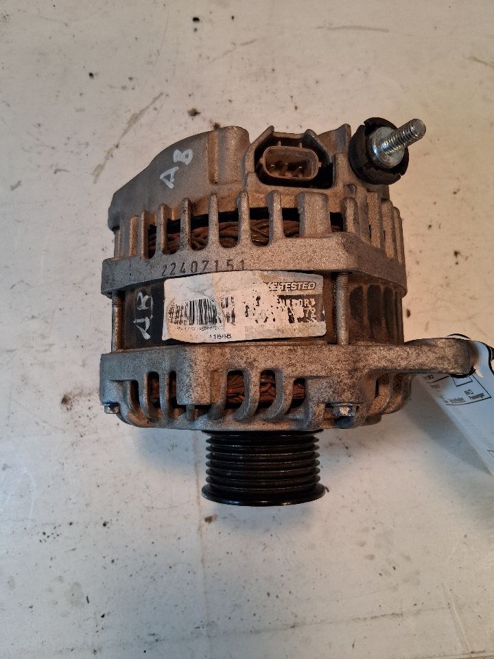 Alternator from a 2019 Nissan Pathfinder, photo 2