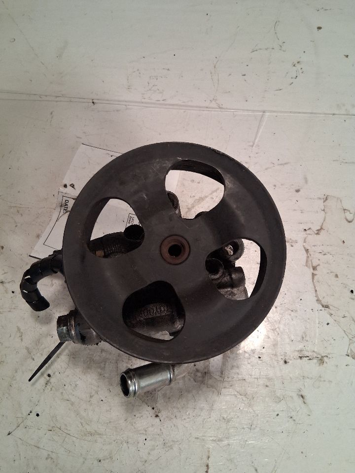 Power Steering Pump from a 2007 Toyota, photo 1