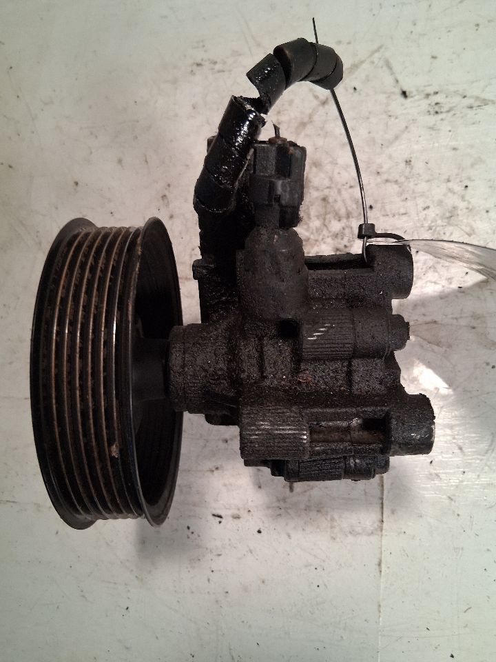 Power Steering Pump from a 2007 Toyota, photo 2