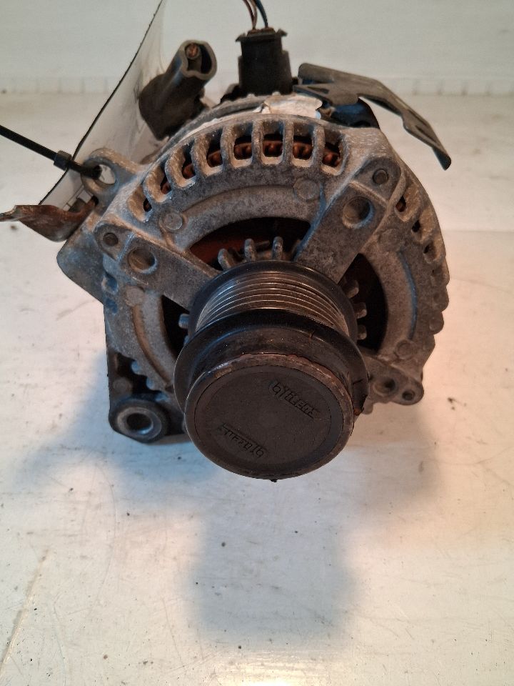 Alternator from a 2007 Toyota, photo 1