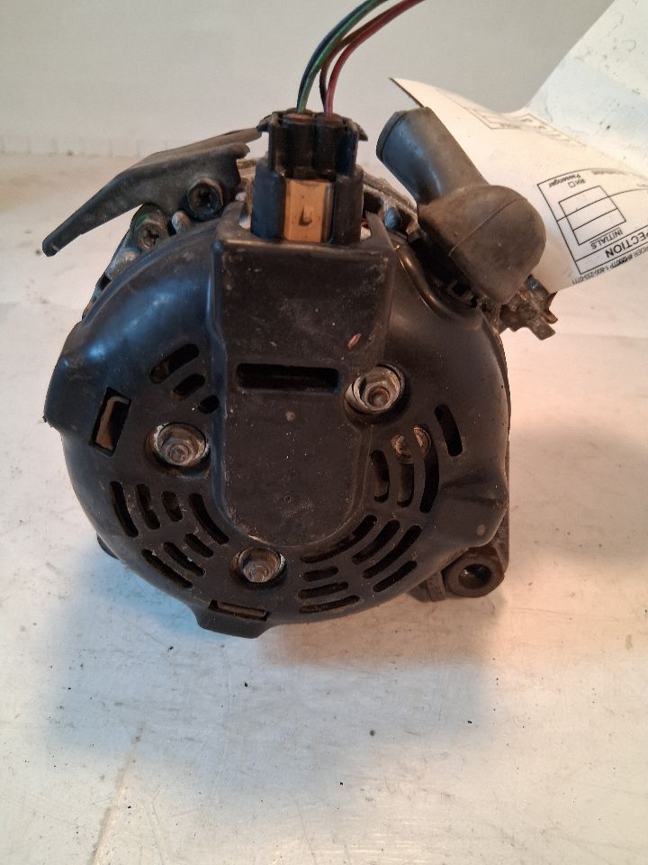 Alternator from a 2007 Toyota, photo 2