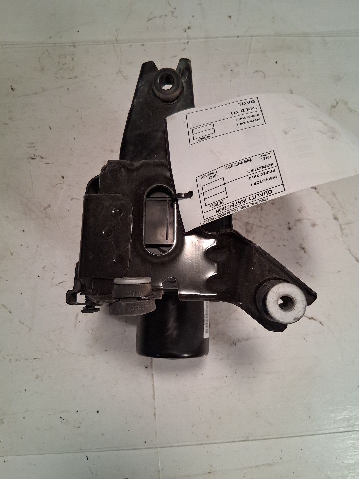 ABS Pump Module from a 2015 Chevrolet Malibu, photo 3