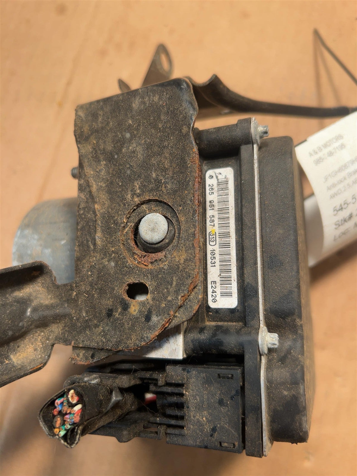 ABS Pump Module from a 2009 Subaru Impreza, photo 2
