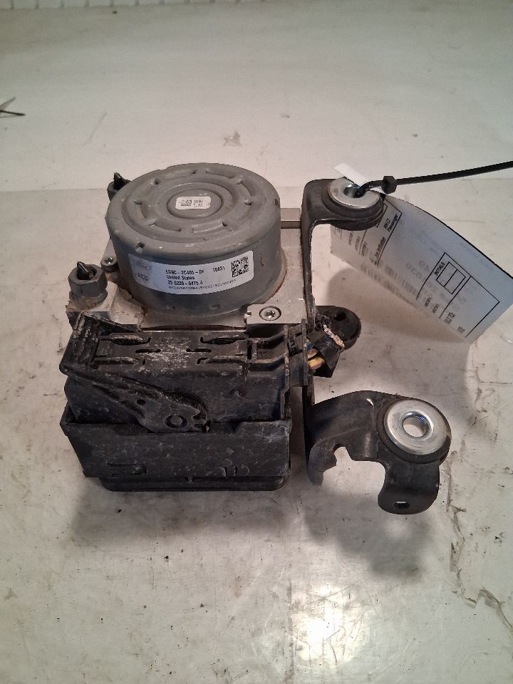 ABS Pump Module from a 2016 Ford Fusion, photo 1