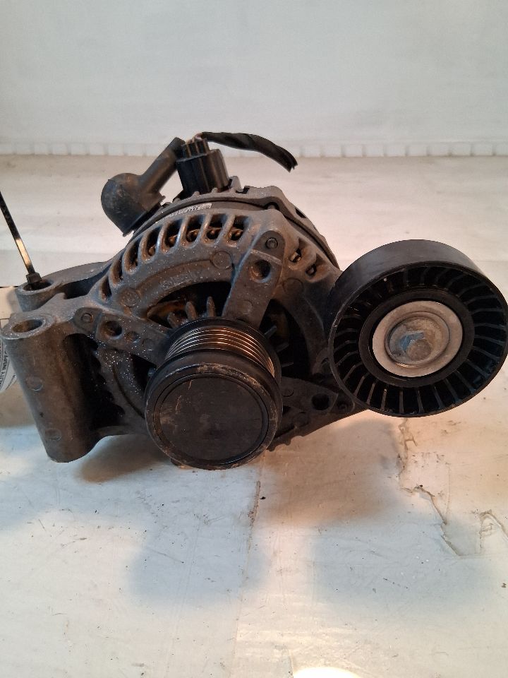 Alternator from a 2016 Ford Fusion, photo 2