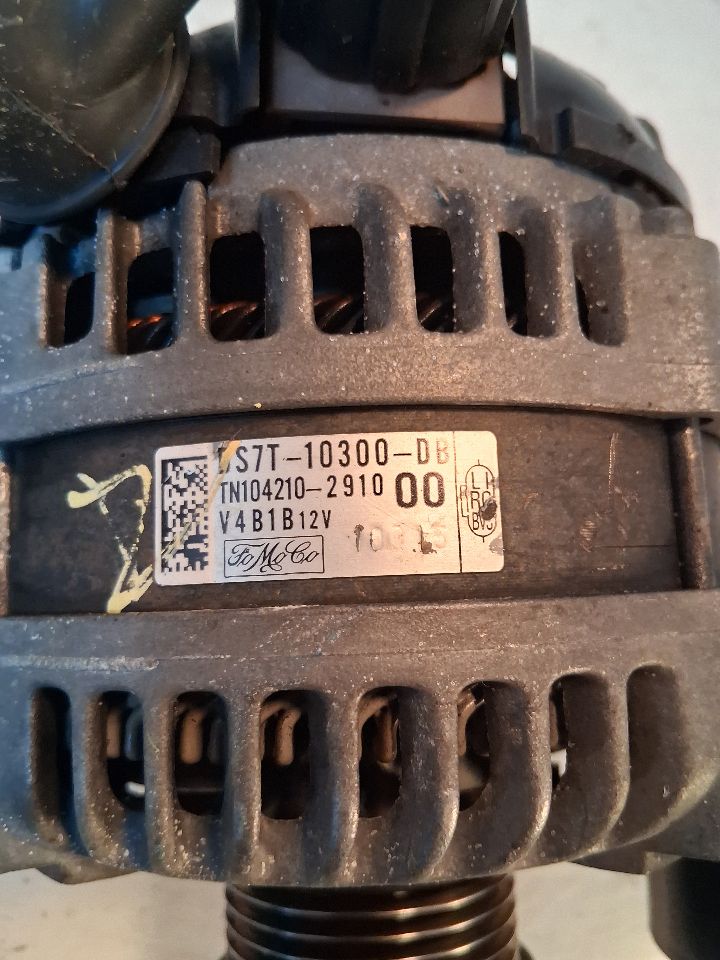 Alternator from a 2016 Ford Fusion, photo 3