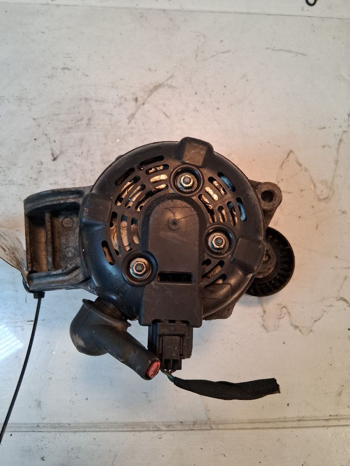 Alternator from a 2016 Ford Fusion, photo 4