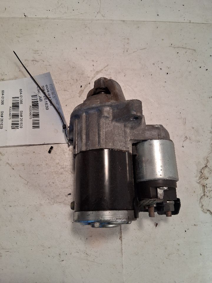 Starter Motor from a 2016 Ford Fusion, photo 1