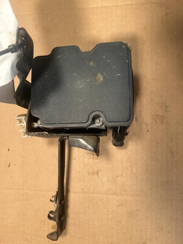 ABS Pump Module from a 2013 Subaru Impreza, photo 1