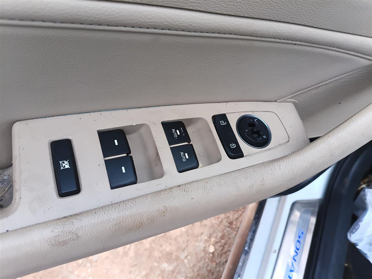 Window Master Switch from a 2016 Hyundai Sonata, left side, photo 1