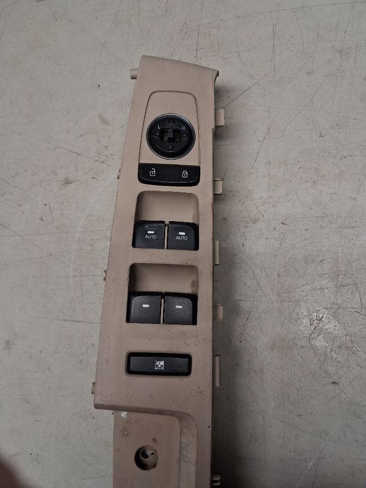 Window Master Switch from a 2016 Hyundai Sonata, left side, photo 6