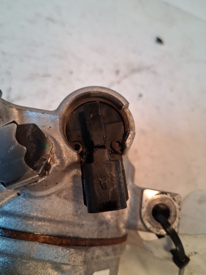 AC Compressor from a 2016 Hyundai Sonata, photo 5