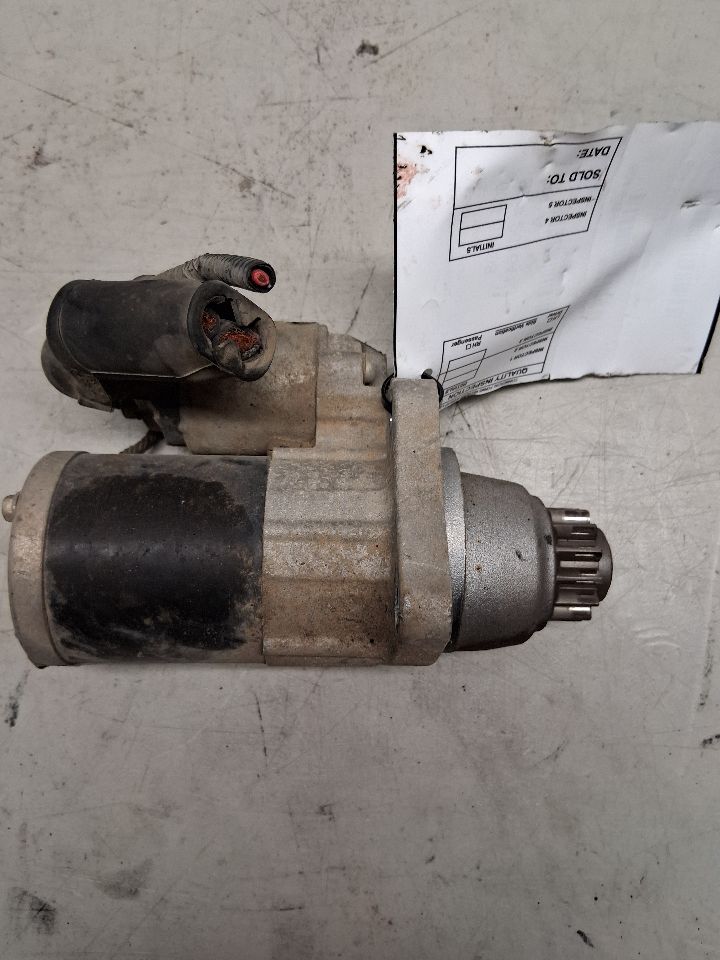 Starter Motor from a 2013 Nissan Altima, photo 1