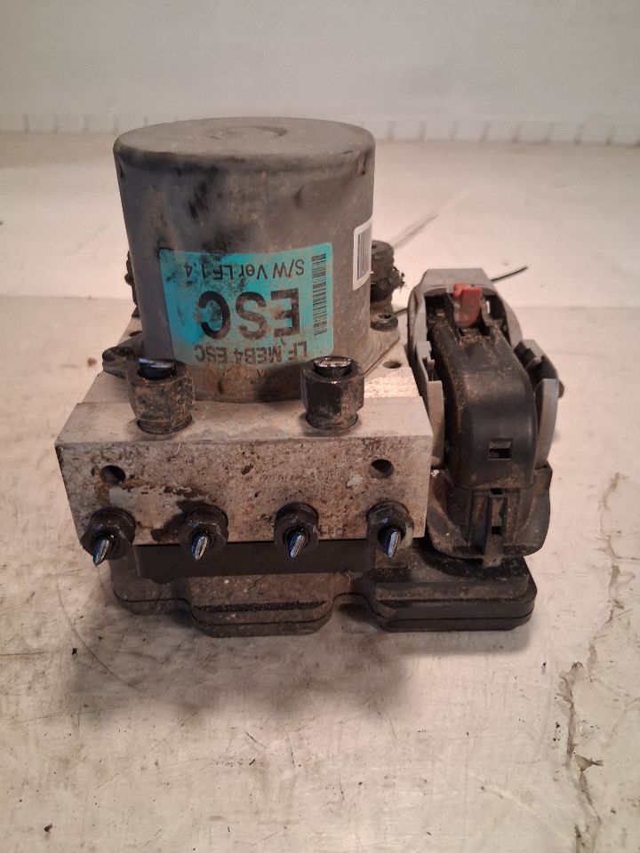 ABS Pump Module from a 2017 Hyundai Sonata, photo 3
