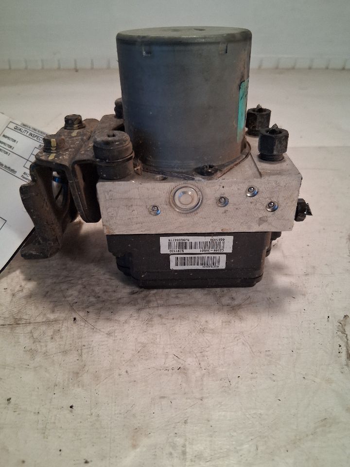 ABS Pump Module from a 2017 Hyundai Sonata, photo 4