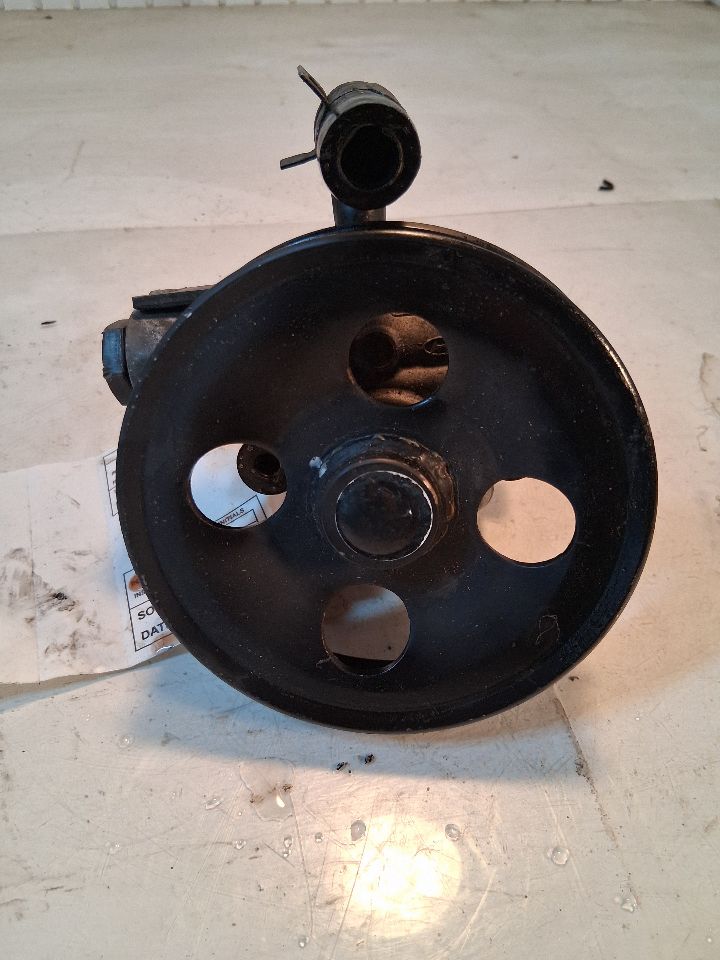 Power Steering Pump from a 2010 Hyundai Sonata, photo 1