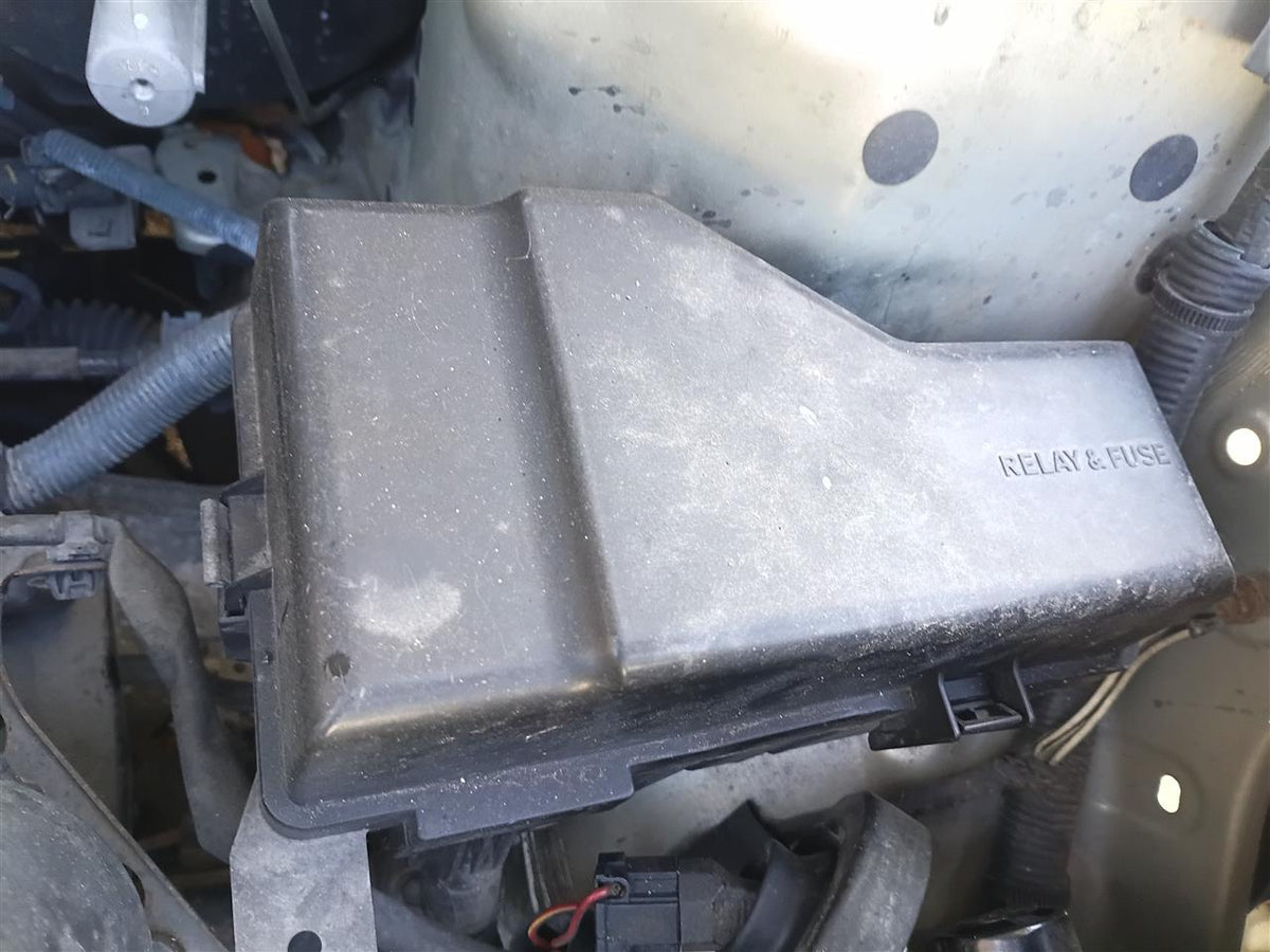 Engine Fuse Box from a 2001 Toyota RAV4, photo 1
