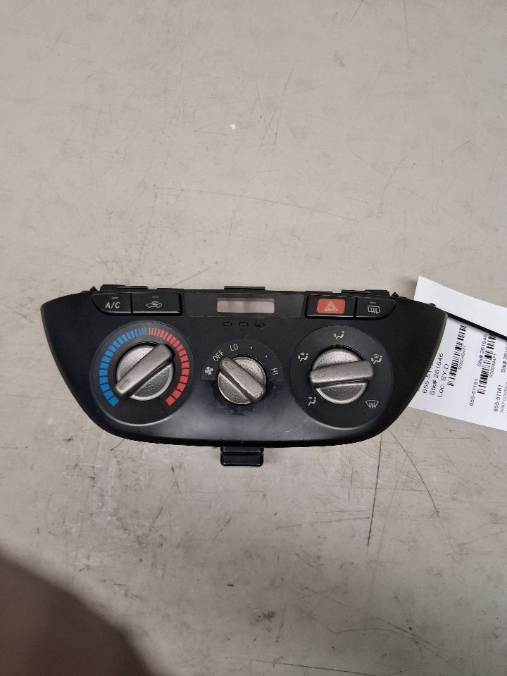 Climate Control Panel from a 2001 Toyota RAV4, photo 2