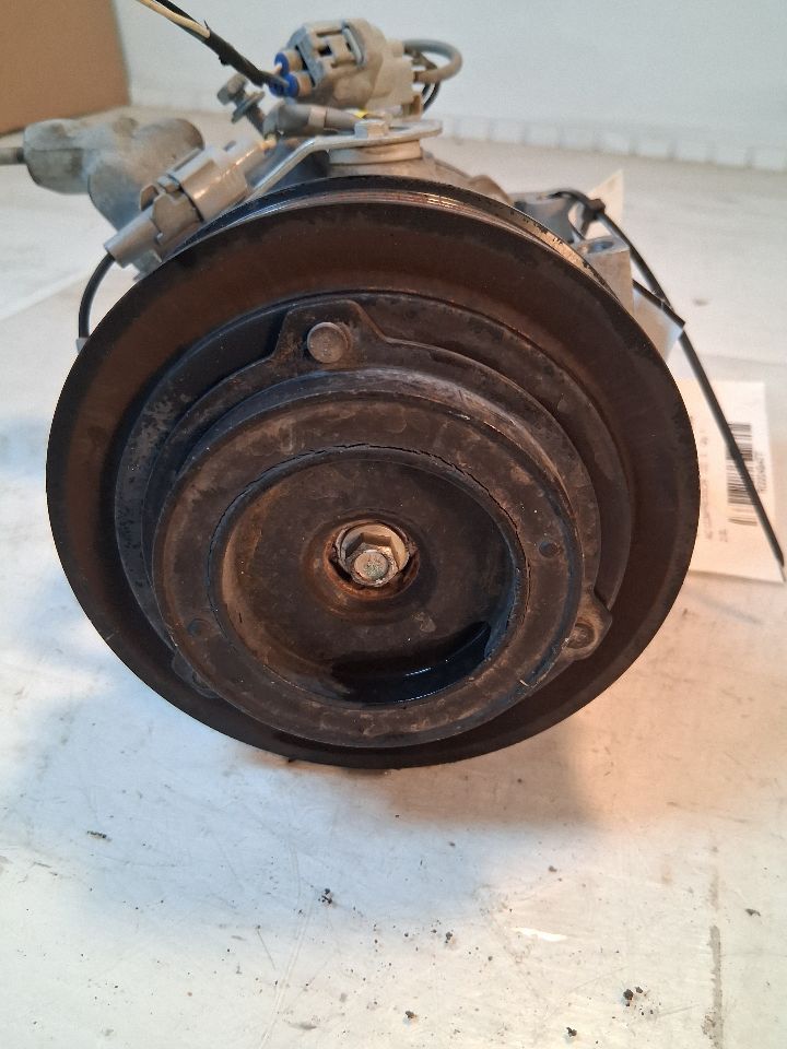 AC Compressor from a 2001 Toyota RAV4, photo 2