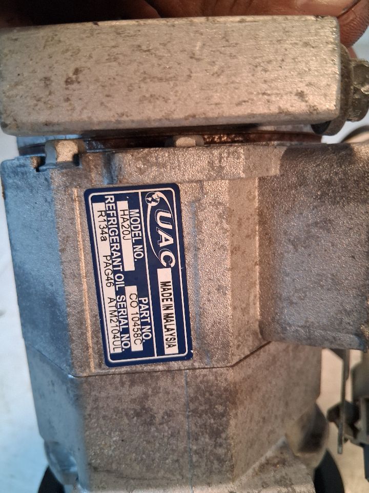 AC Compressor from a 2001 Toyota RAV4, photo 4