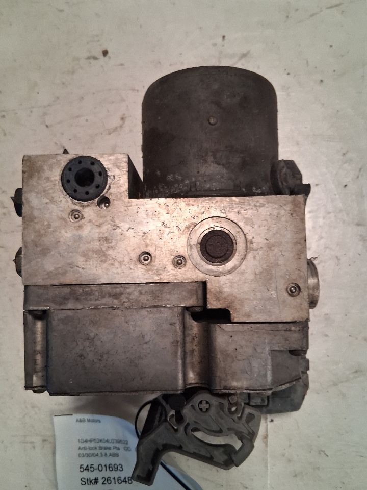 ABS Pump Module from a 2004 Buick LeSabre, photo 3