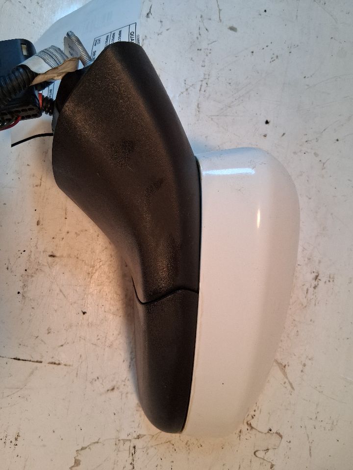 Side View Mirror from a 2017 Ford Fusion, left side, photo 3