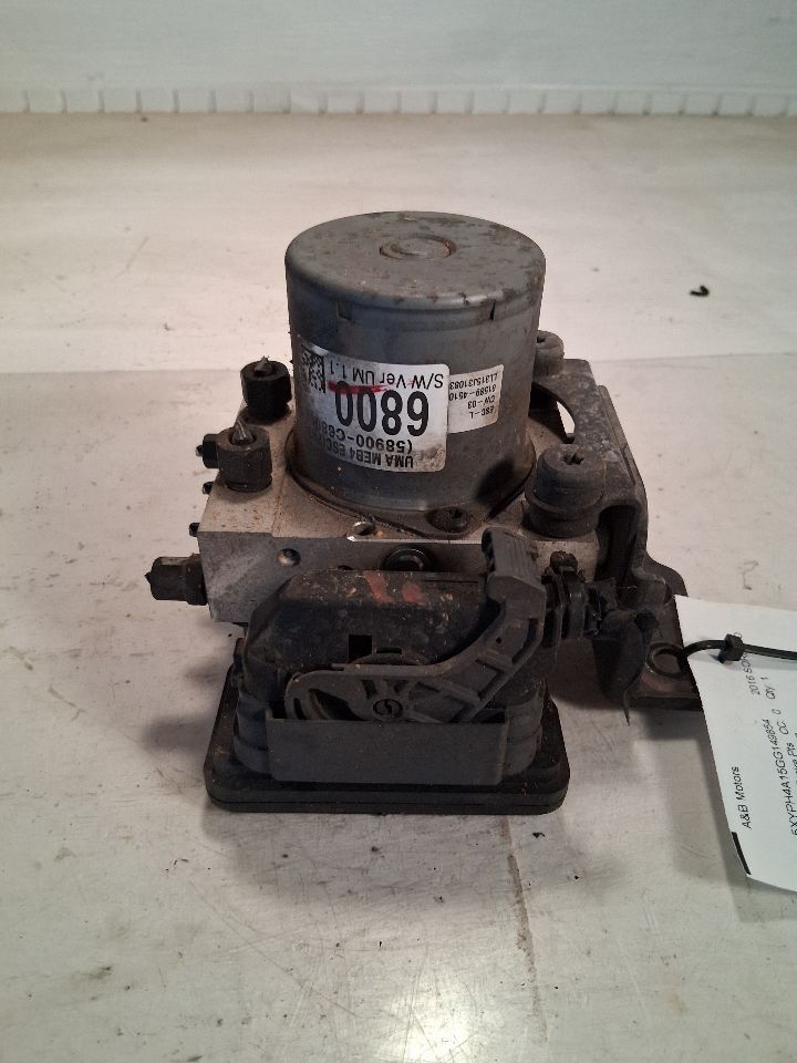 ABS Pump Module from a 2016 Kia Sorento, photo 2