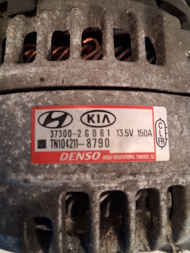 Alternator from a 2016 Kia Sorento, photo 3