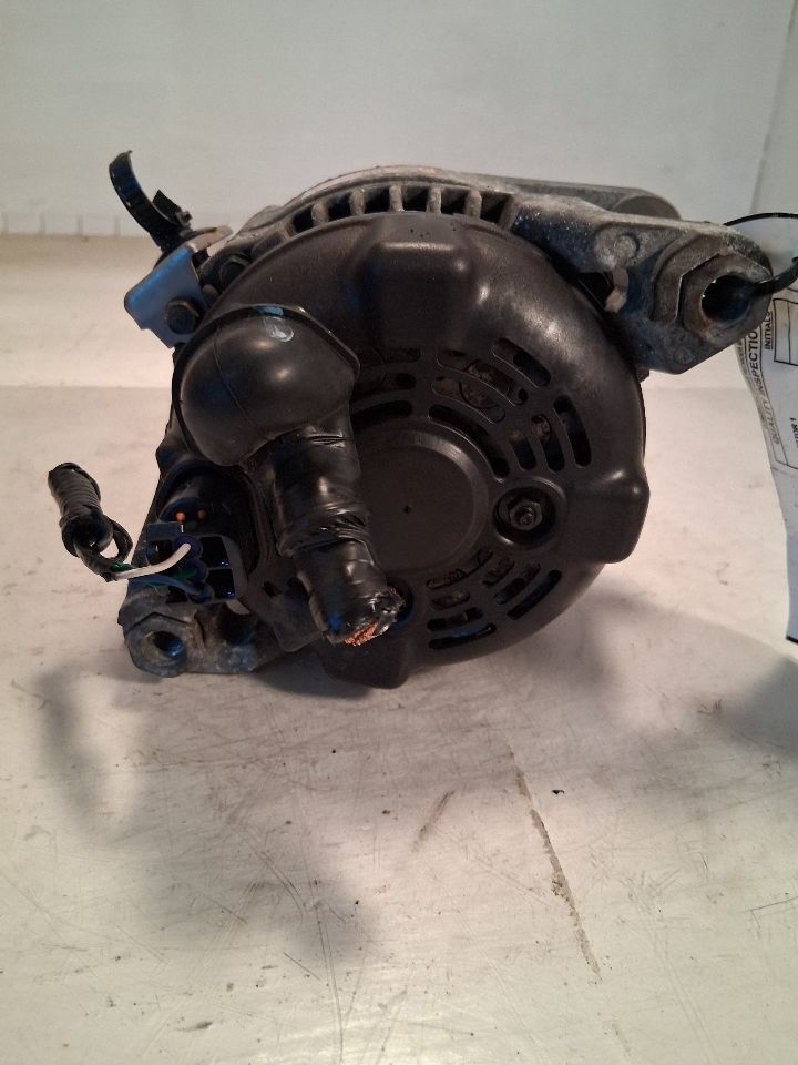 Alternator from a 2016 Kia Sorento, photo 4