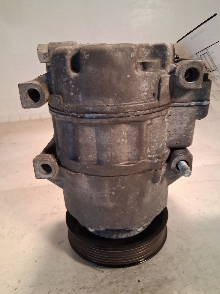 AC Compressor from a 2016 Kia Sorento, photo 2