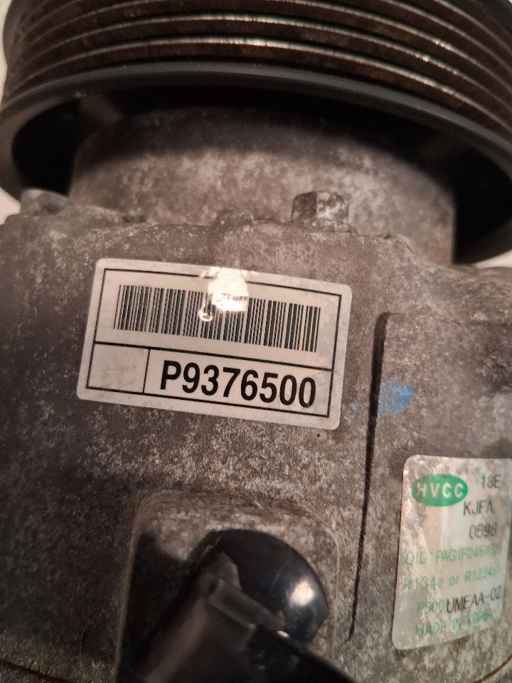 AC Compressor from a 2016 Kia Sorento, photo 4