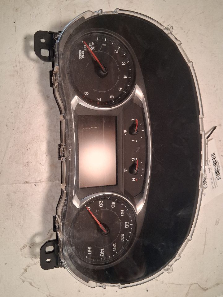 Speedometer Instrument Cluster from a 2017 Chevrolet Malibu, photo 2