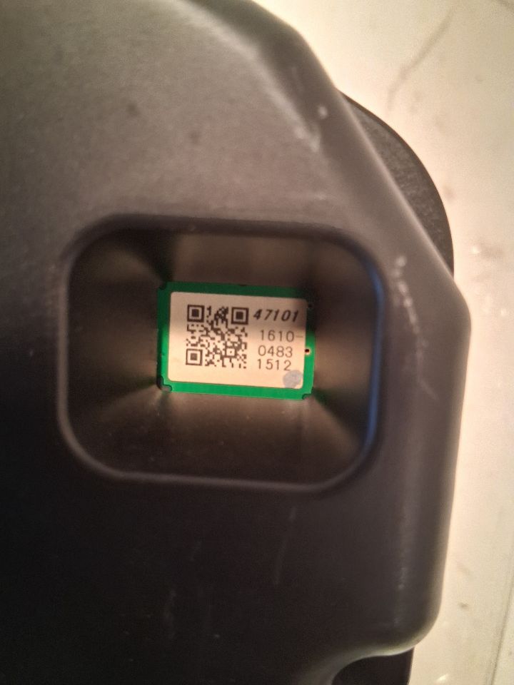 Speedometer Instrument Cluster from a 2017 Chevrolet Malibu, photo 5