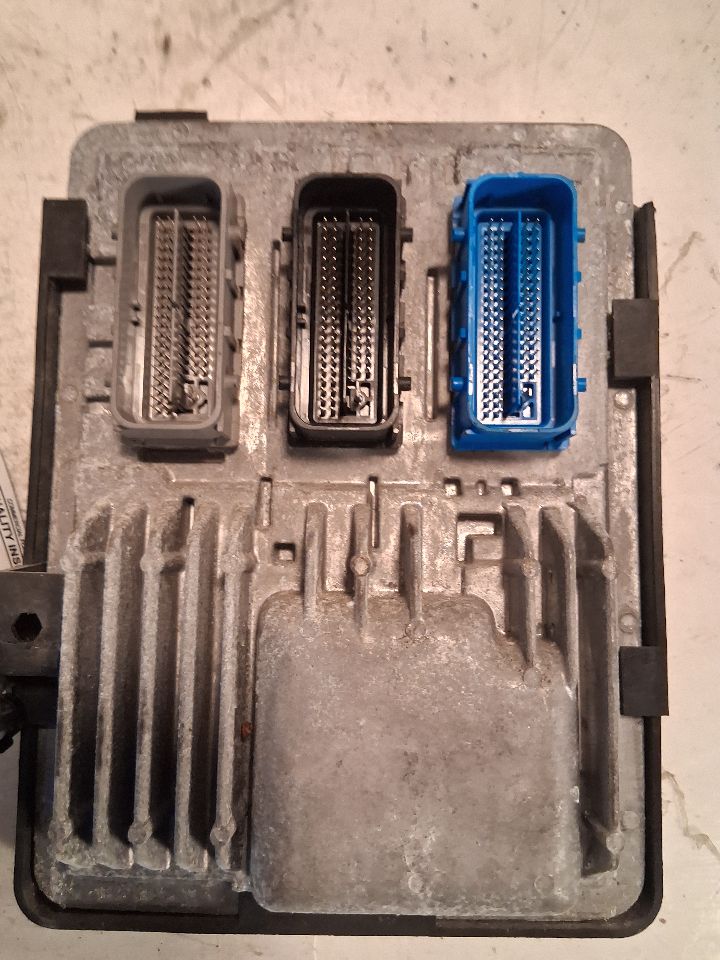 Engine Control Module (ECM/PCM) from a 2017 Chevrolet Malibu, photo 1
