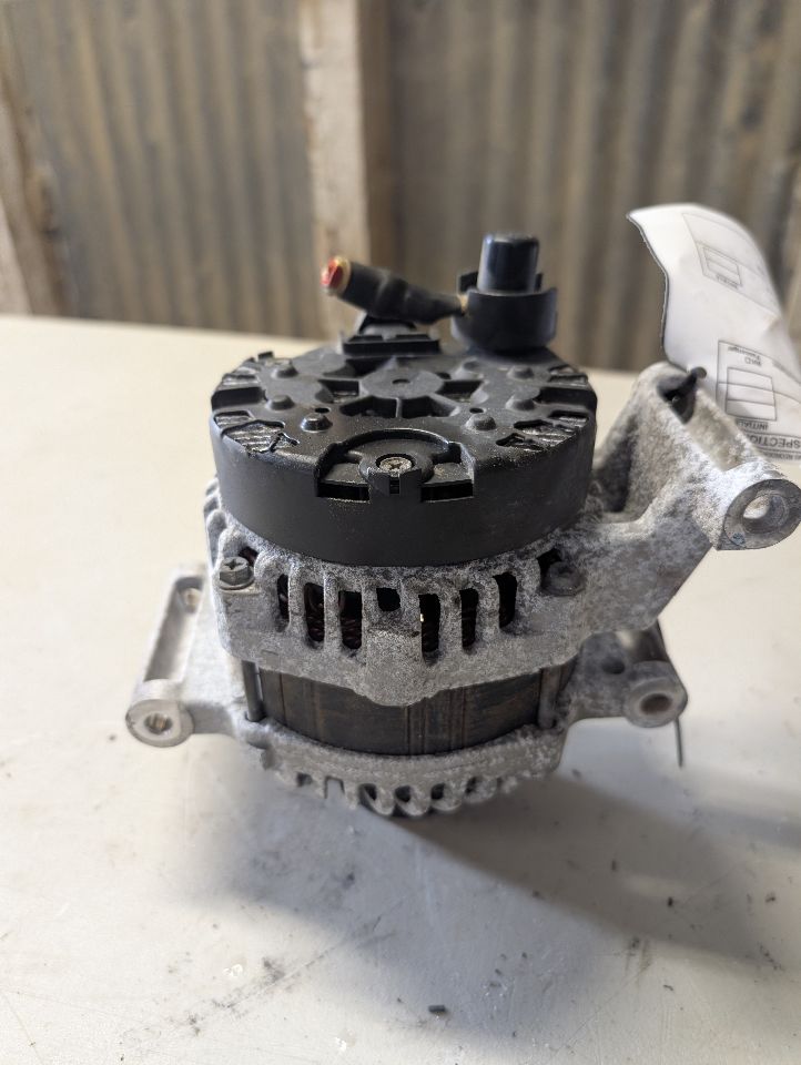 Alternator from a 2017 Chevrolet Malibu, photo 2