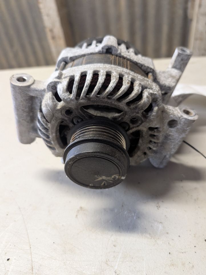 Alternator from a 2017 Chevrolet Malibu, photo 3