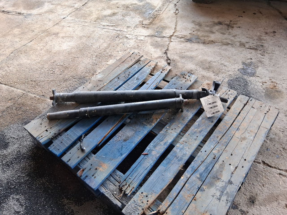 Drive Shaft from a 2012 Chrysler 300, rear, photo 1