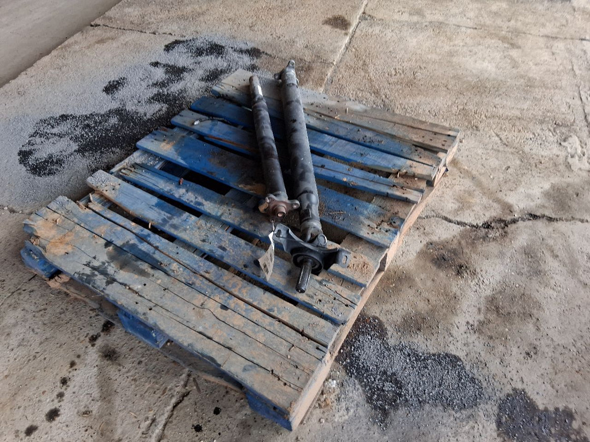 Drive Shaft from a 2012 Chrysler 300, rear, photo 2