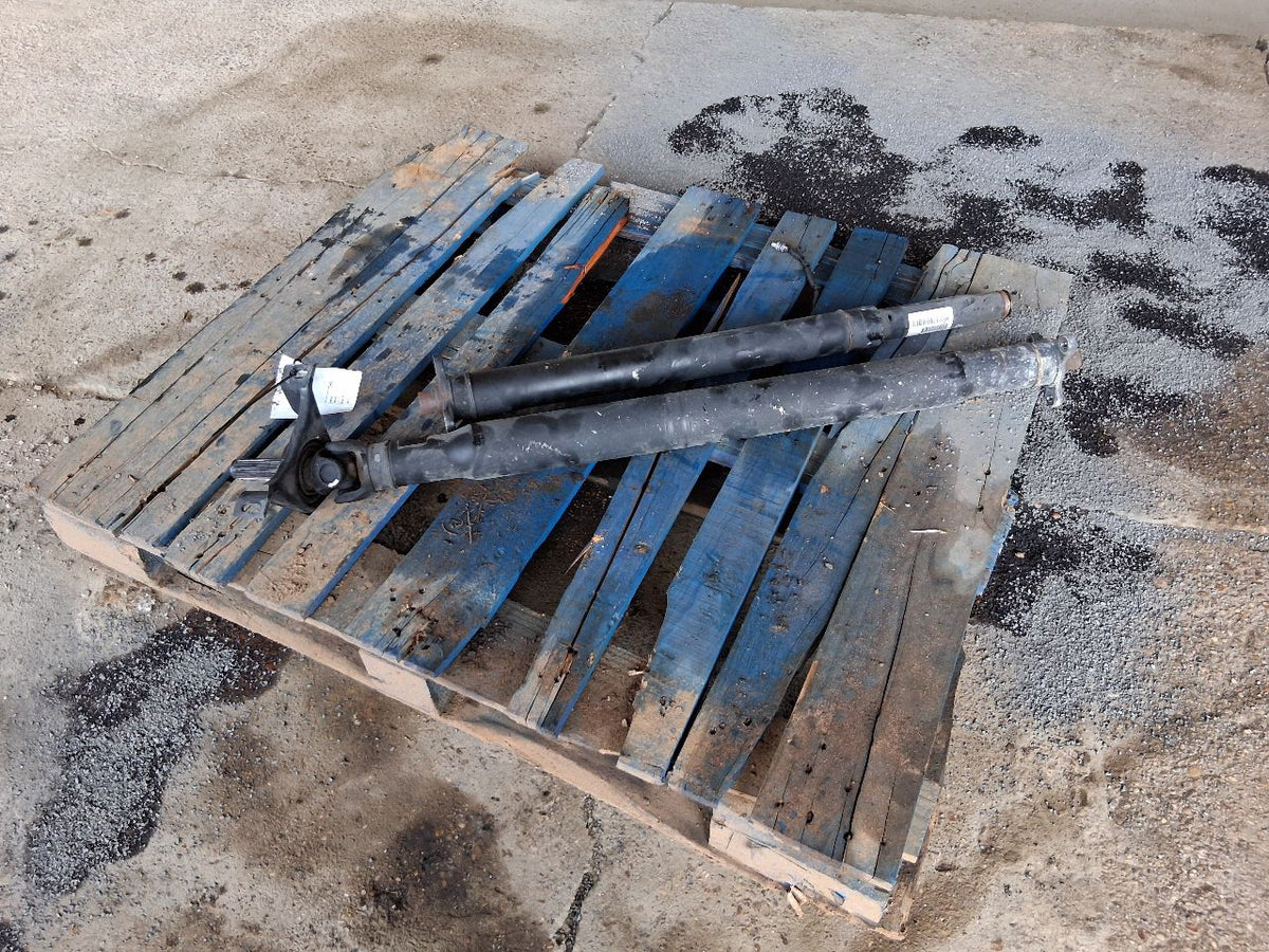 Drive Shaft from a 2012 Chrysler 300, rear, photo 3