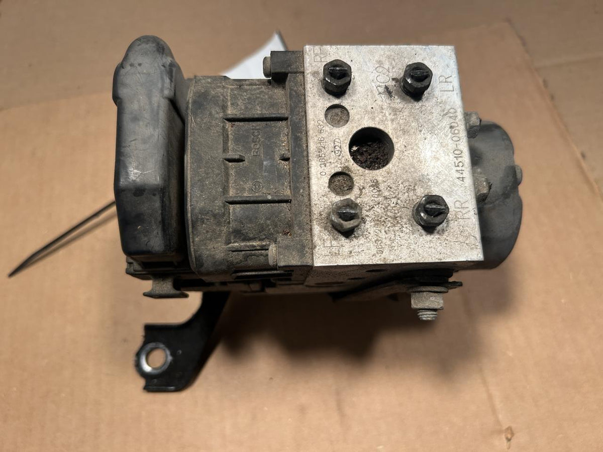 ABS Pump Module from a 1999 Toyota Camry, photo 1