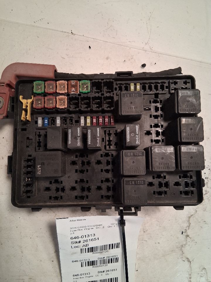 Engine Fuse Box from a 2012 Chrysler 300, photo 2