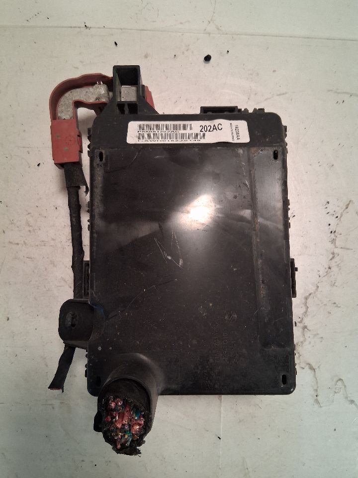 Engine Fuse Box from a 2012 Chrysler 300, photo 3