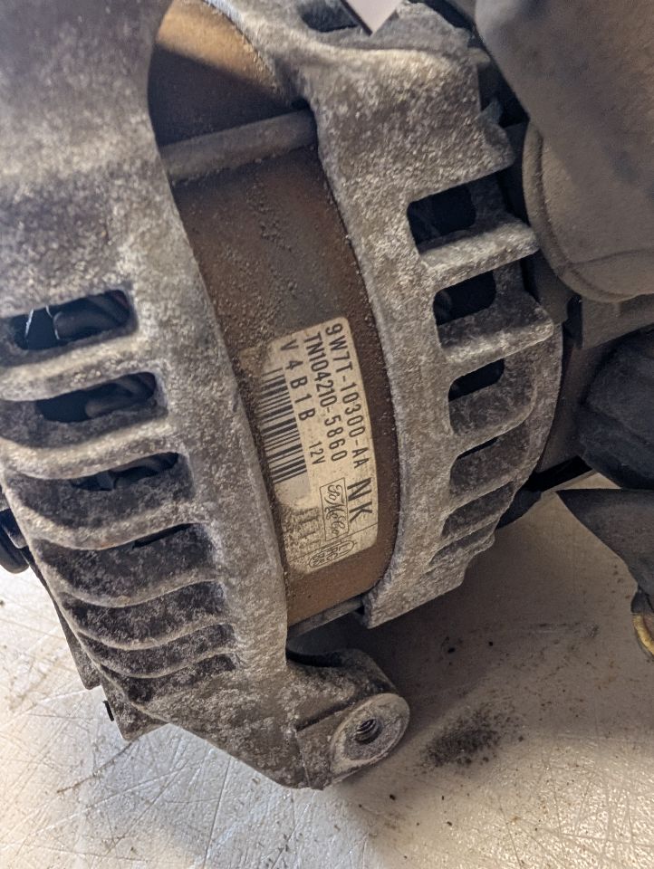 Alternator from a 2009 Mercury Grand Marquis, photo 3