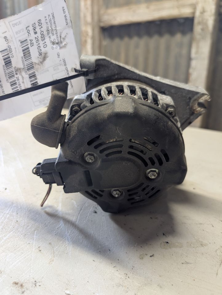 Alternator from a 2009 Mercury Grand Marquis, photo 4